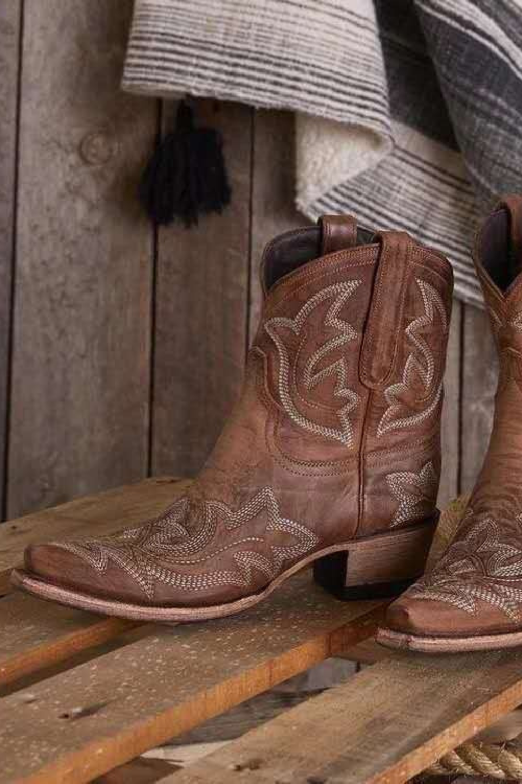 Women's Vintage Embroidered Western Boots