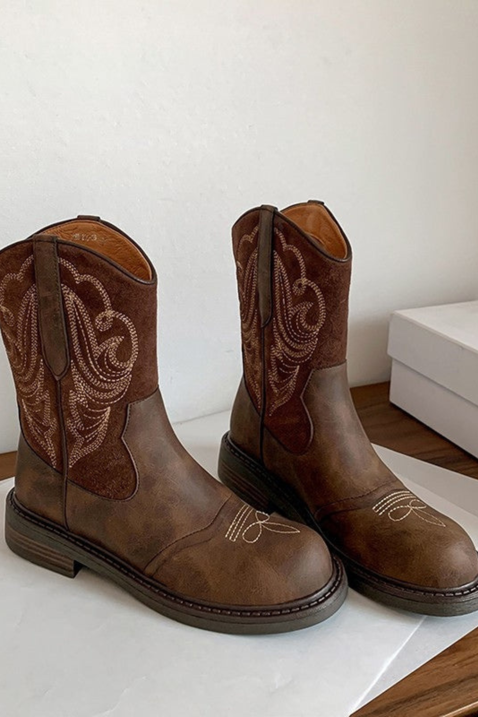 Women's Embroidered Western Block Heel Boots