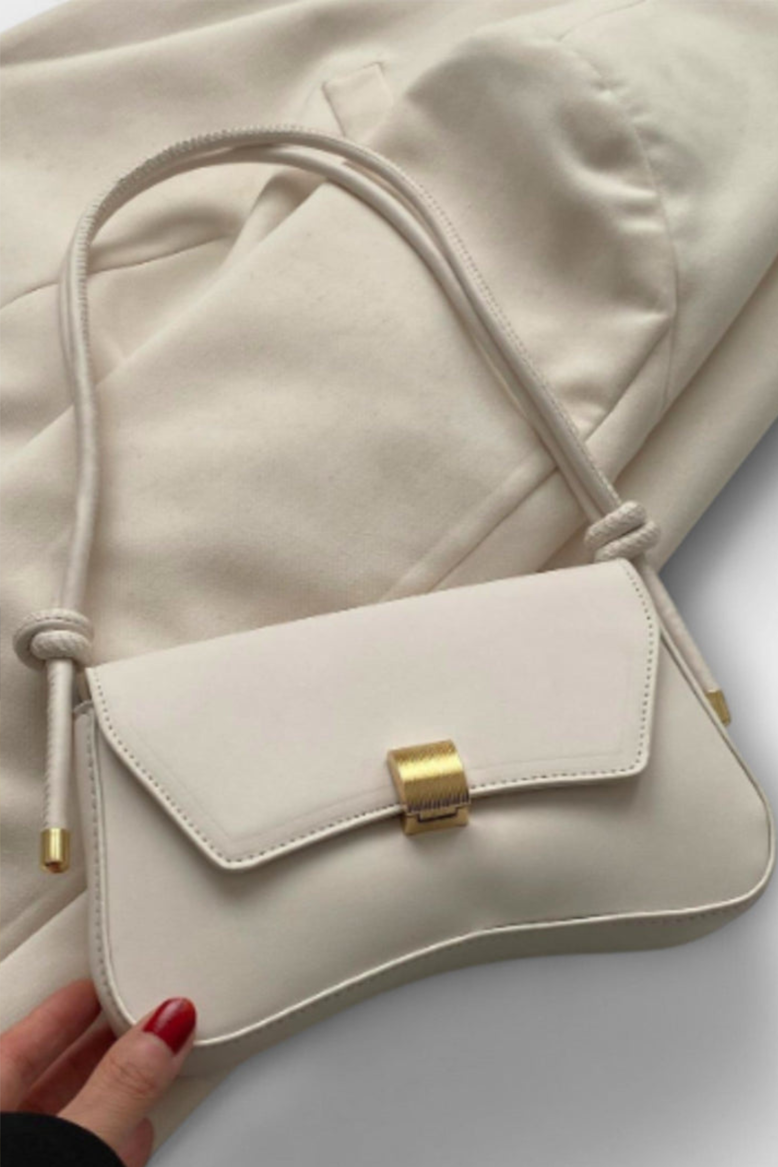 Vintage Folding Handbag with Timeless Compact Design