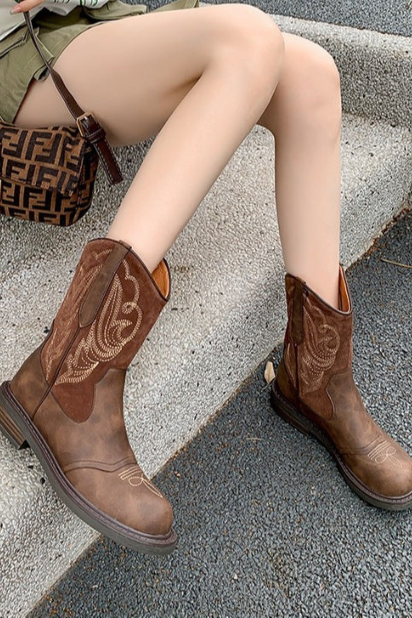 Women's Embroidered Western Block Heel Boots