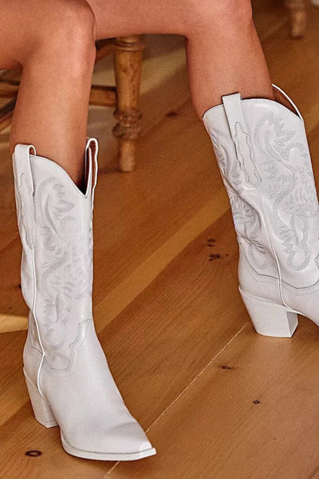 Embroidered Pointed Toe Western Boots